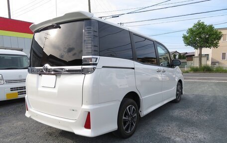 Toyota Voxy III, 2021 год, 1 915 000 рублей, 4 фотография
