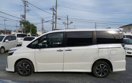 Toyota Voxy III, 2021 год, 1 915 000 рублей, 7 фотография