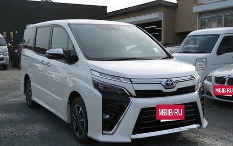 Toyota Voxy III, 2021 год, 1 915 000 рублей, 3 фотография