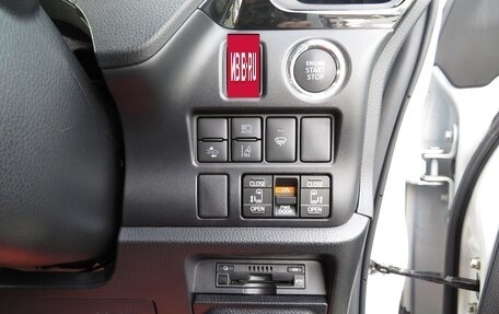 Toyota Voxy III, 2021 год, 1 915 000 рублей, 17 фотография
