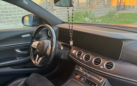 Mercedes-Benz E-Класс, 2018 год, 3 500 000 рублей, 13 фотография