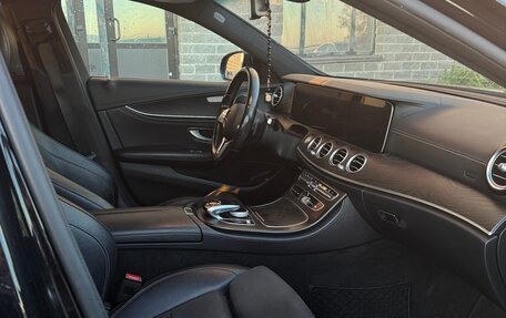 Mercedes-Benz E-Класс, 2018 год, 3 500 000 рублей, 11 фотография