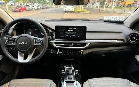 KIA K3, 2023 год, 1 322 000 рублей, 10 фотография