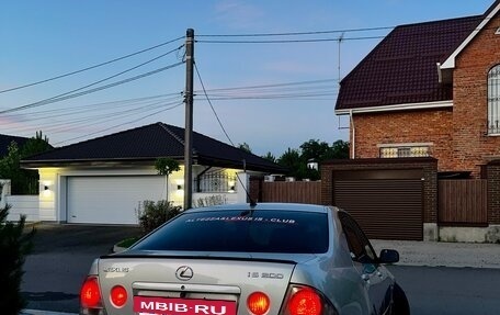 Lexus IS II рестайлинг 2, 1999 год, 750 000 рублей, 5 фотография