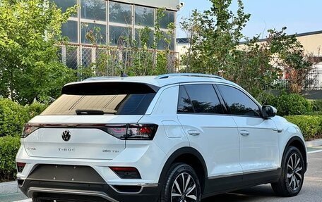 Volkswagen T-Roc I, 2023 год, 1 500 000 рублей, 4 фотография