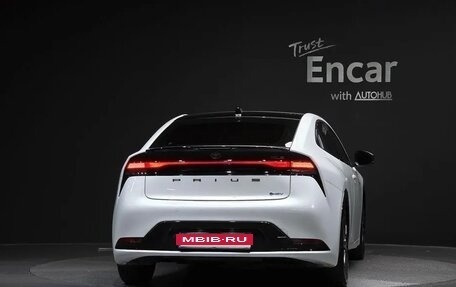 Toyota Prius IV XW50, 2024 год, 3 001 444 рублей, 4 фотография