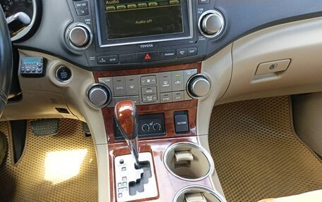 Toyota Highlander III, 2011 год, 2 150 000 рублей, 11 фотография