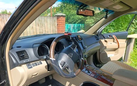 Toyota Highlander III, 2011 год, 2 150 000 рублей, 4 фотография
