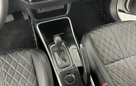Mitsubishi Outlander III рестайлинг 3, 2021 год, 2 000 000 рублей, 12 фотография