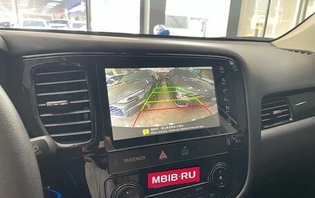 Mitsubishi Outlander III рестайлинг 3, 2021 год, 2 000 000 рублей, 14 фотография