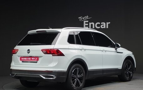 Volkswagen Tiguan II, 2022 год, 3 576 666 рублей, 4 фотография