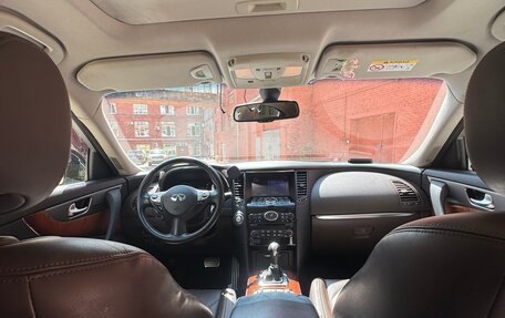 Infiniti QX70, 2016 год, 2 990 000 рублей, 10 фотография