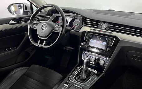 Volkswagen Passat B8 рестайлинг, 2016 год, 1 699 000 рублей, 13 фотография