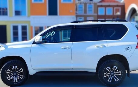 Toyota Land Cruiser Prado 150 рестайлинг 2, 2014 год, 3 300 000 рублей, 9 фотография