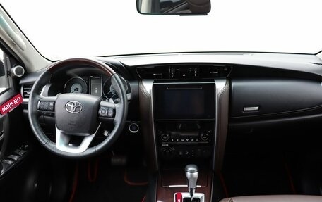 Toyota Fortuner II, 2018 год, 3 790 000 рублей, 14 фотография