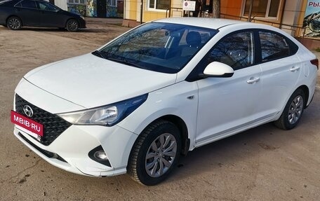 Hyundai Solaris II рестайлинг, 2020 год, 890 000 рублей, 3 фотография