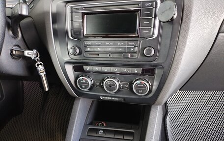 Volkswagen Jetta VI, 2014 год, 980 000 рублей, 3 фотография