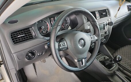 Volkswagen Jetta VI, 2014 год, 980 000 рублей, 2 фотография