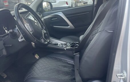 Mitsubishi Pajero Sport III рестайлинг, 2018 год, 2 700 000 рублей, 3 фотография