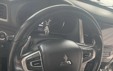 Mitsubishi Pajero Sport III рестайлинг, 2018 год, 2 700 000 рублей, 10 фотография