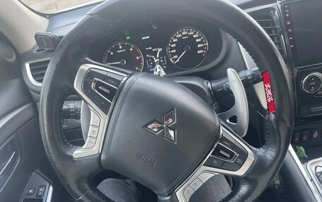 Mitsubishi Pajero Sport III рестайлинг, 2018 год, 2 700 000 рублей, 13 фотография