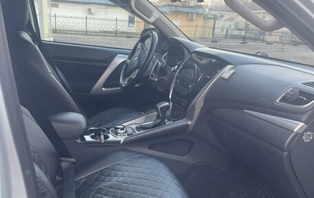 Mitsubishi Pajero Sport III рестайлинг, 2018 год, 2 700 000 рублей, 20 фотография