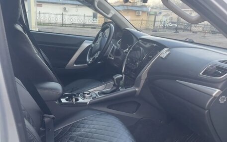 Mitsubishi Pajero Sport III рестайлинг, 2018 год, 2 700 000 рублей, 25 фотография