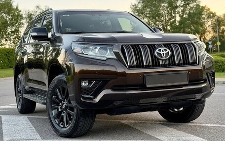Toyota Land Cruiser Prado 150 рестайлинг 2, 2022 год, 4 350 000 рублей, 4 фотография