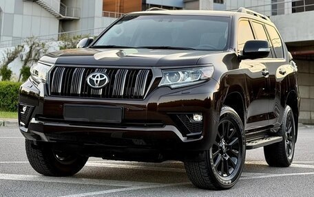 Toyota Land Cruiser Prado 150 рестайлинг 2, 2022 год, 4 350 000 рублей, 2 фотография