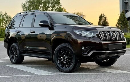 Toyota Land Cruiser Prado 150 рестайлинг 2, 2022 год, 4 350 000 рублей, 3 фотография