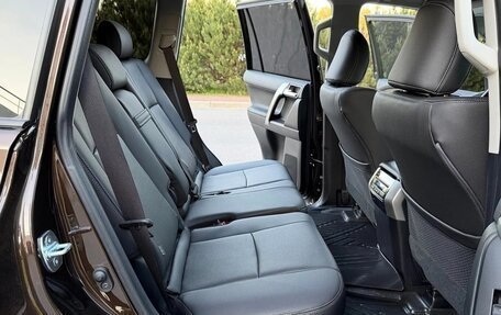 Toyota Land Cruiser Prado 150 рестайлинг 2, 2022 год, 4 350 000 рублей, 13 фотография
