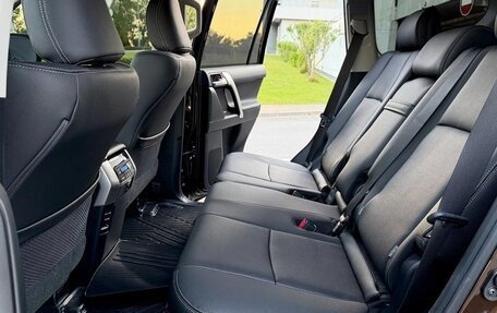 Toyota Land Cruiser Prado 150 рестайлинг 2, 2022 год, 4 350 000 рублей, 14 фотография