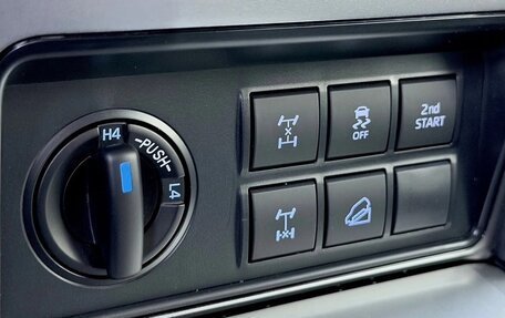 Toyota Land Cruiser Prado 150 рестайлинг 2, 2022 год, 4 350 000 рублей, 18 фотография