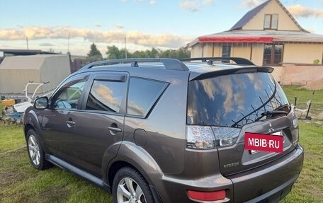 Mitsubishi Outlander III рестайлинг 3, 2011 год, 1 290 000 рублей, 2 фотография