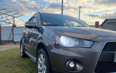Mitsubishi Outlander III рестайлинг 3, 2011 год, 1 290 000 рублей, 5 фотография