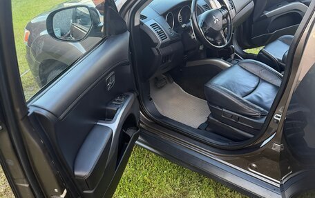 Mitsubishi Outlander III рестайлинг 3, 2011 год, 1 290 000 рублей, 19 фотография