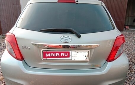 Toyota Vitz, 2012 год, 2 фотография