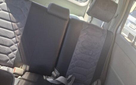 Toyota ISis I, 2010 год, 990 000 рублей, 7 фотография