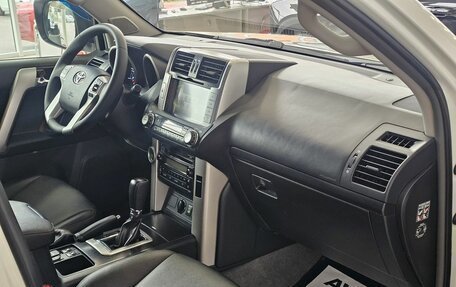 Toyota Land Cruiser Prado 150 рестайлинг 2, 2012 год, 3 099 000 рублей, 19 фотография