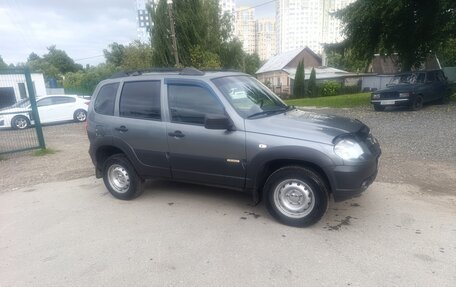 Chevrolet Niva I рестайлинг, 2017 год, 730 000 рублей, 1 фотография