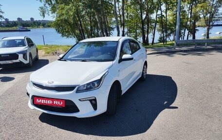 KIA Rio IV, 2020 год, 1 370 000 рублей, 2 фотография