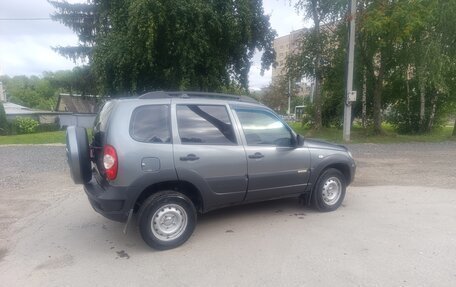 Chevrolet Niva I рестайлинг, 2017 год, 730 000 рублей, 4 фотография