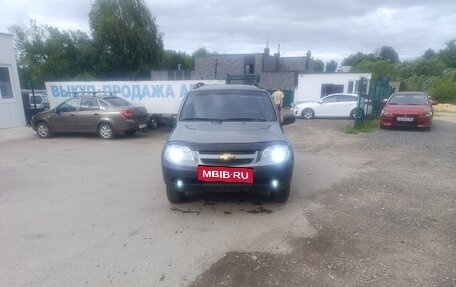 Chevrolet Niva I рестайлинг, 2017 год, 730 000 рублей, 2 фотография