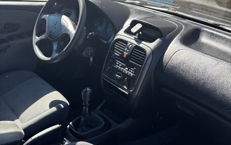 Mitsubishi Carisma I, 2003 год, 250 000 рублей, 6 фотография