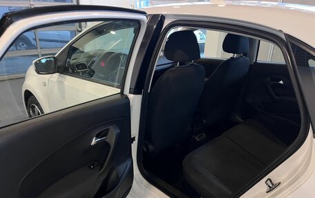 Volkswagen Polo VI (EU Market), 2011 год, 560 000 рублей, 24 фотография