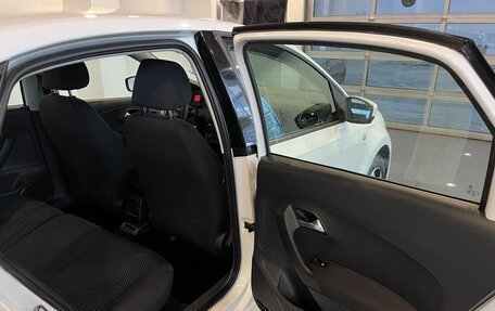 Volkswagen Polo VI (EU Market), 2011 год, 560 000 рублей, 26 фотография