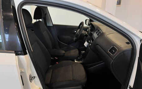 Volkswagen Polo VI (EU Market), 2011 год, 560 000 рублей, 29 фотография