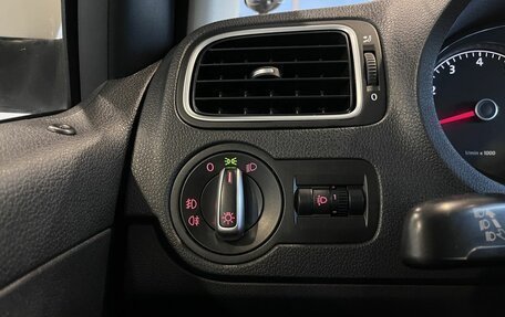 Volkswagen Polo VI (EU Market), 2011 год, 560 000 рублей, 32 фотография