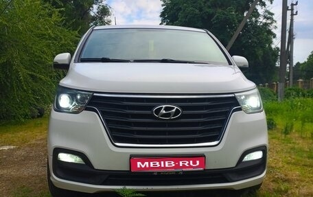 Hyundai H-1 II рестайлинг, 2019 год, 3 200 000 рублей, 1 фотография