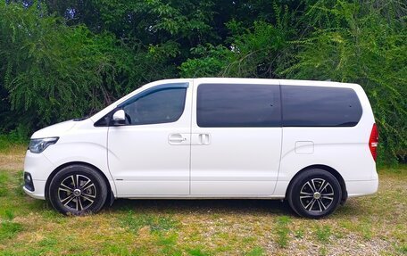 Hyundai H-1 II рестайлинг, 2019 год, 3 200 000 рублей, 3 фотография